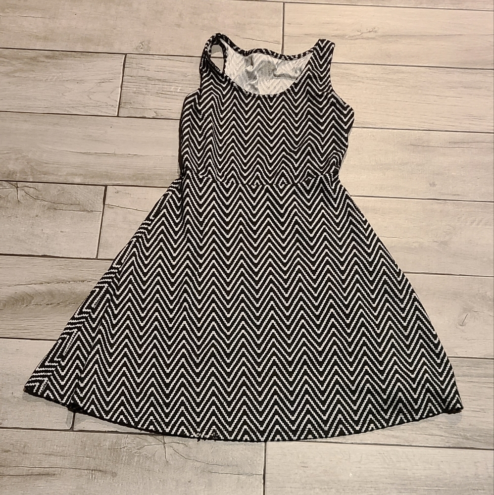 🍁 Mossimo chevron print skater dress ☀️